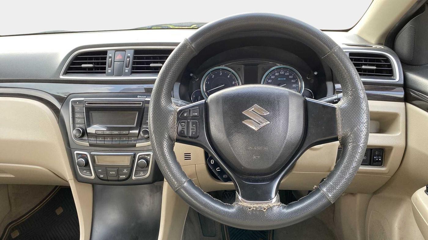 2016 Maruti Ciaz ZDI SHVS, Diesel, Manual, 82,948 km, Steering Wheel Close Up