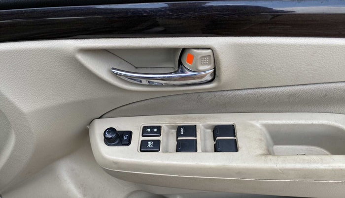 2016 Maruti Ciaz ZDI SHVS, Diesel, Manual, 82,948 km, Driver Side Door Panels Control