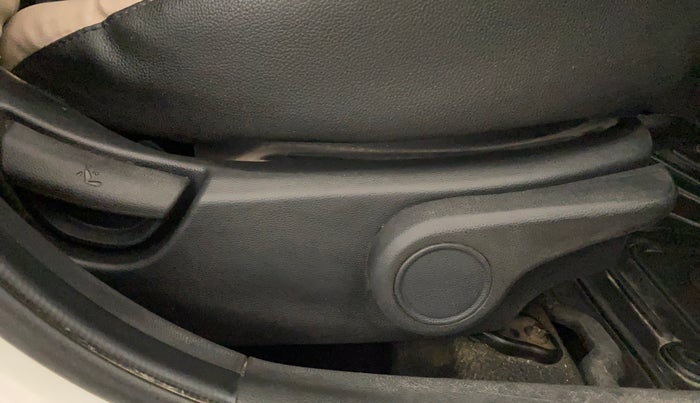 2015 Hyundai Xcent S 1.2, Petrol, Manual, 48,168 km, Driver Side Adjustment Panel