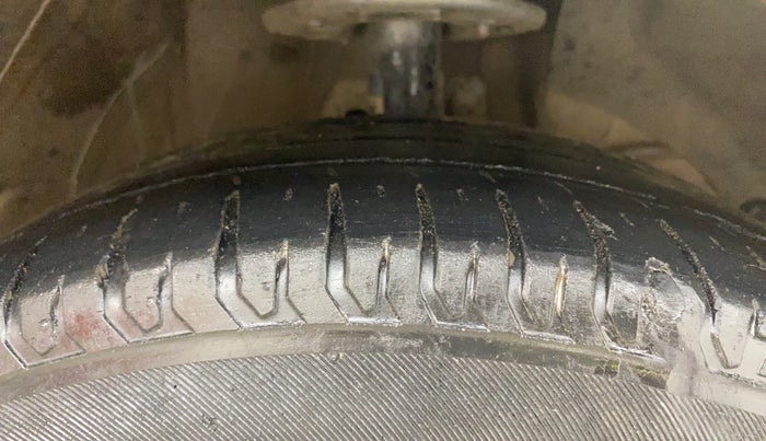 2021 Maruti Swift ZXI, Petrol, Manual, 74,571 km, Right Front Tyre Tread