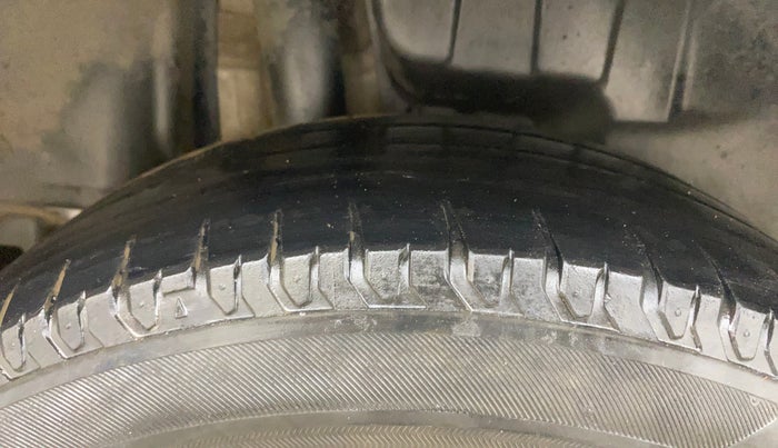 2021 Maruti Swift ZXI, Petrol, Manual, 74,571 km, Right Rear Tyre Tread