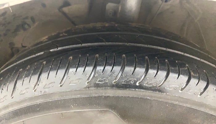 2021 Maruti Swift ZXI, Petrol, Manual, 74,571 km, Left Front Tyre Tread