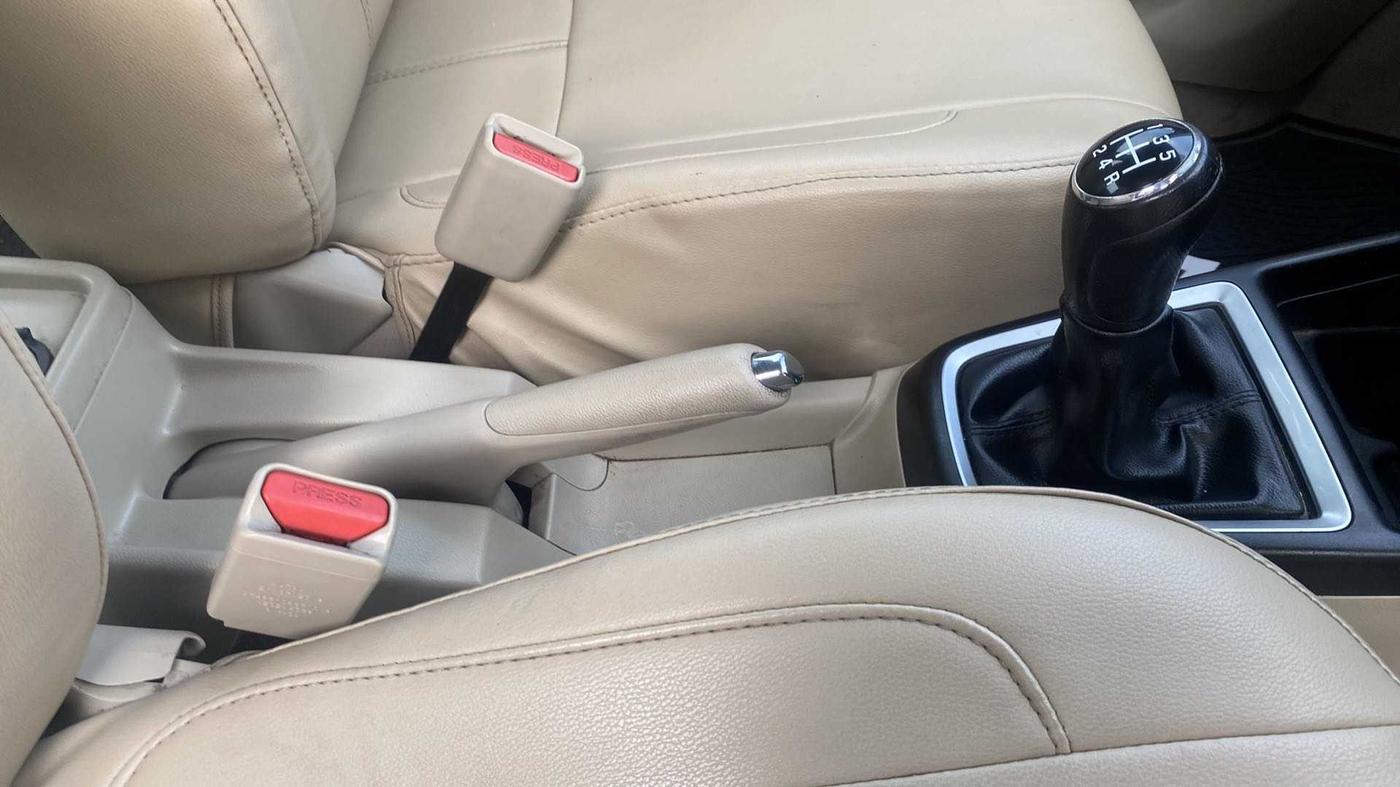 2018 Maruti Dzire VXI, Petrol, Manual, 32,043 km, Gear Lever