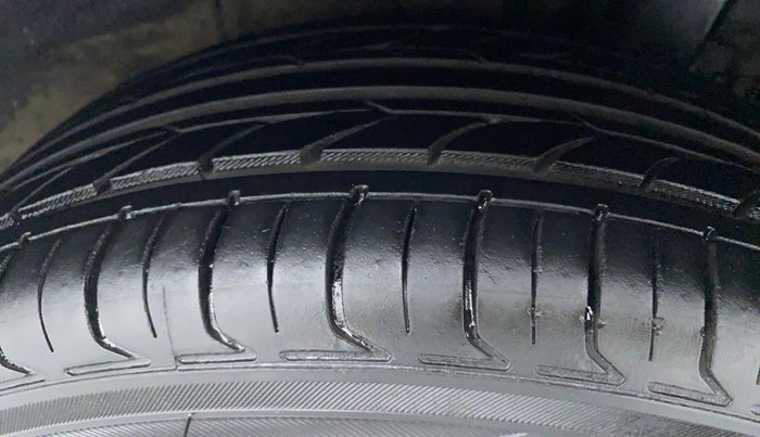 2016 Hyundai Xcent S AT 1.2, Petrol, Automatic, 1,19,769 km, Left Rear Tyre Tread