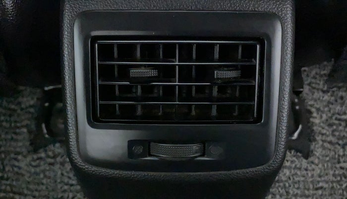 2016 Hyundai Xcent S AT 1.2, Petrol, Automatic, 1,19,769 km, Rear AC Vents