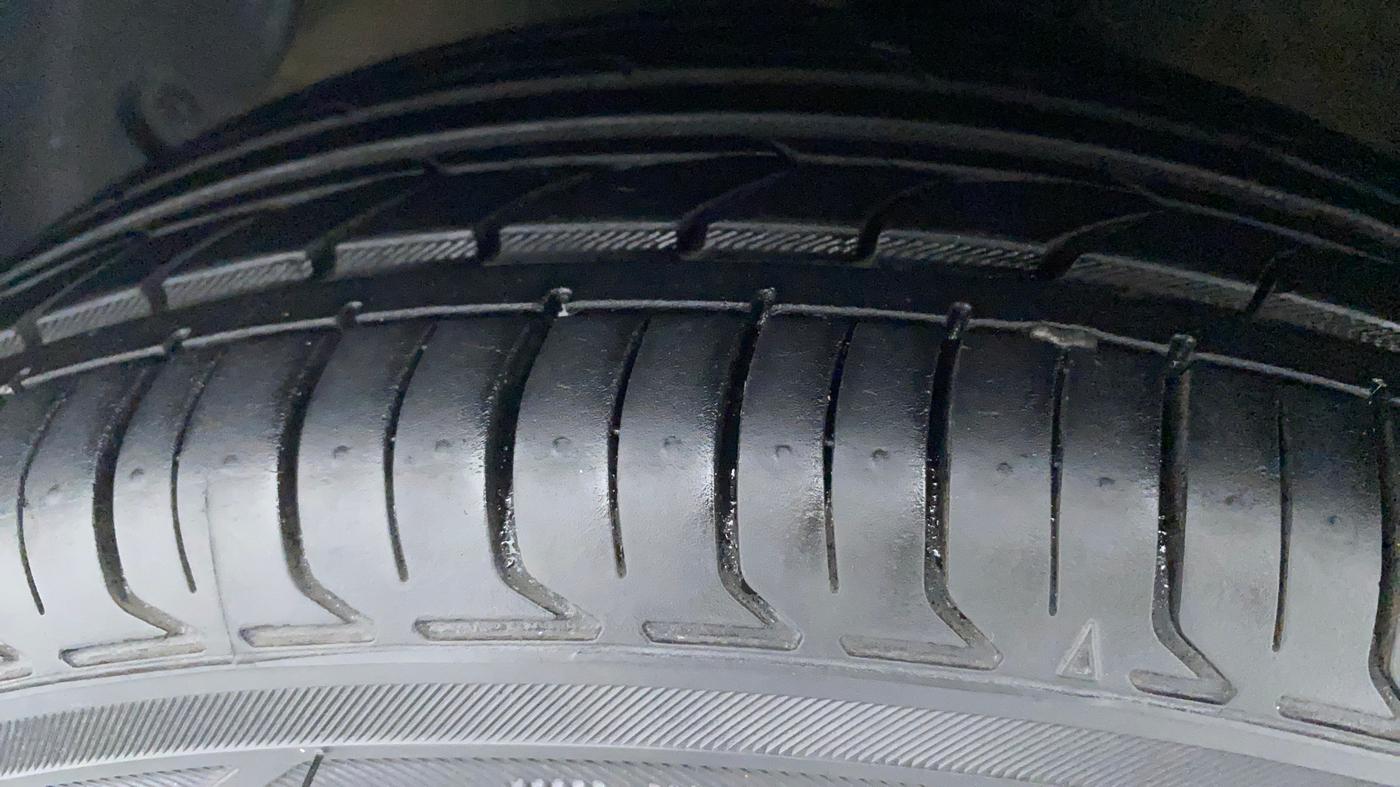 2016 Hyundai Xcent S AT 1.2, Petrol, Automatic, 1,19,769 km, Left Front Tyre Tread