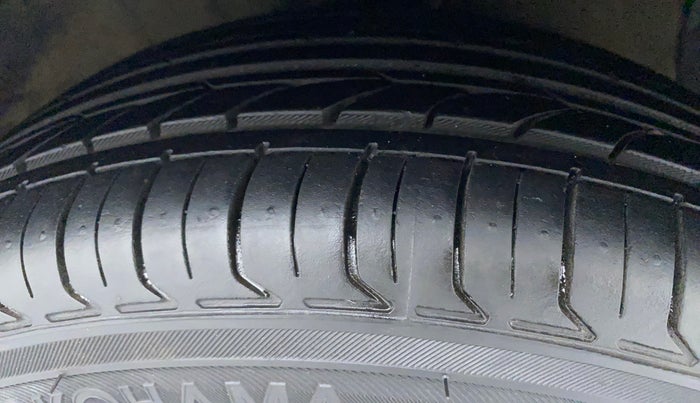 2016 Hyundai Xcent S AT 1.2, Petrol, Automatic, 1,19,769 km, Right Front Tyre Tread