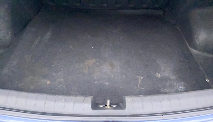 2016 Hyundai Xcent S AT 1.2, Petrol, Automatic, 1,19,769 km, Boot Inside