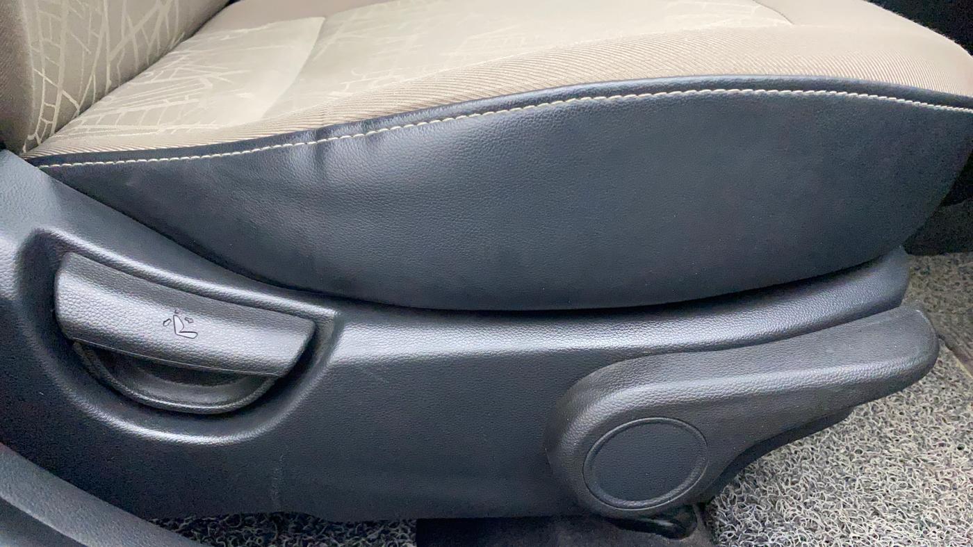 2016 Hyundai Xcent S AT 1.2, Petrol, Automatic, 1,19,769 km, Driver Side Adjustment Panel