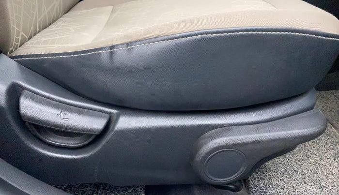 2016 Hyundai Xcent S AT 1.2, Petrol, Automatic, 1,19,769 km, Driver Side Adjustment Panel