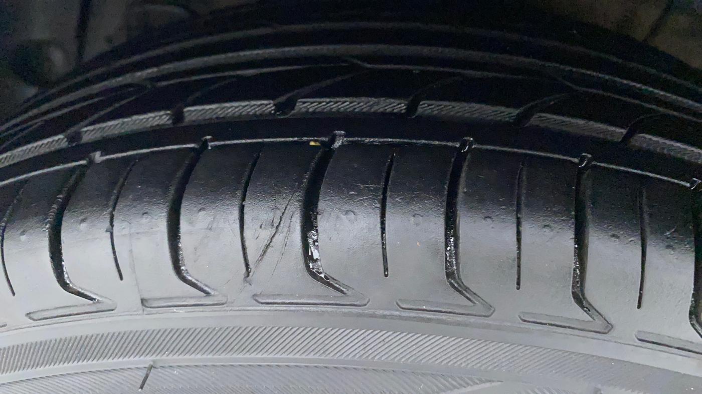 2016 Hyundai Xcent S AT 1.2, Petrol, Automatic, 1,19,769 km, Right Rear Tyre Tread
