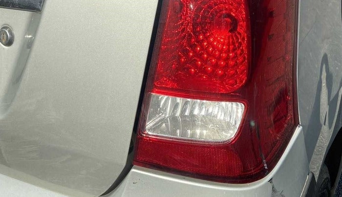 2012 Maruti Wagon R 1.0 VXI, Petrol, Manual, 78,259 km, Right tail light - Minor scratches