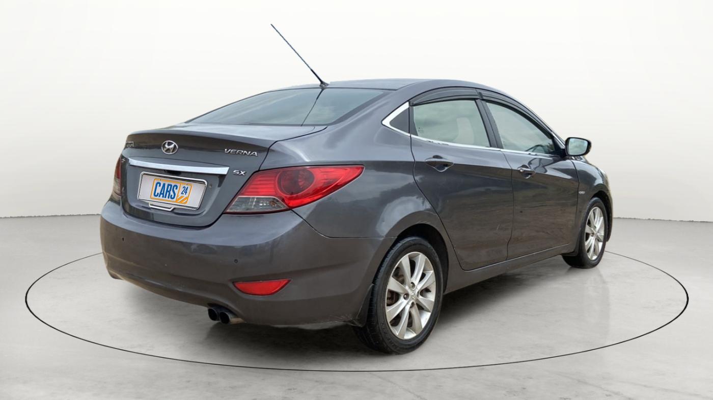2013 Hyundai Verna FLUIDIC 1.6 CRDI SX, Diesel, Manual, 1,23,902 km, Right Back Diagonal