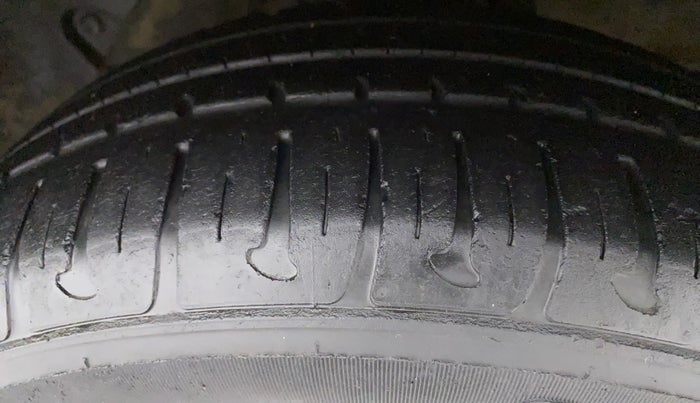 2017 Hyundai Grand i10 SPORTZ 1.2 KAPPA VTVT, Petrol, Manual, 25,247 km, Left Front Tyre Tread