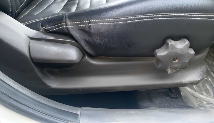 2013 Hyundai Verna FLUIDIC 1.6 CRDI SX, Diesel, Manual, 1,22,604 km, Driver Side Adjustment Panel