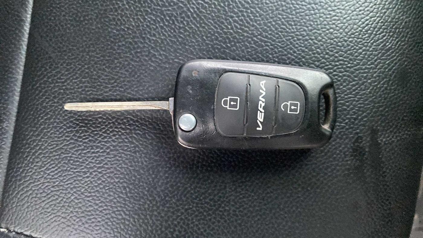 2013 Hyundai Verna FLUIDIC 1.6 CRDI SX, Diesel, Manual, 1,22,604 km, Key Close Up