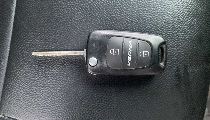 2013 Hyundai Verna FLUIDIC 1.6 CRDI SX, Diesel, Manual, 1,22,604 km, Key Close Up