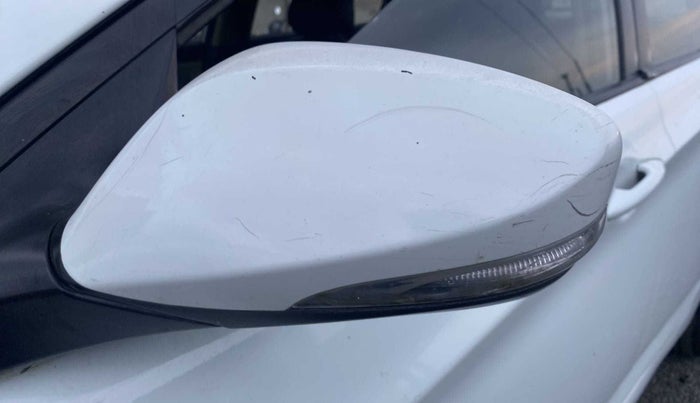 2013 Hyundai Verna FLUIDIC 1.6 CRDI SX, Diesel, Manual, 1,22,604 km, Left rear-view mirror - Folding motor not working