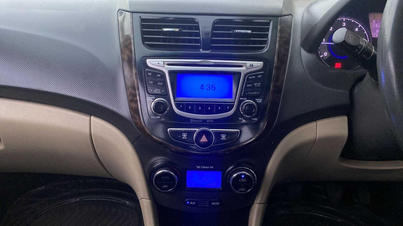 2013 Hyundai Verna FLUIDIC 1.6 CRDI SX, Diesel, Manual, 1,22,604 km, Air Conditioner