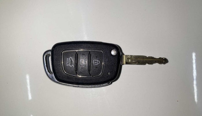 2021 Hyundai VENUE S 1.2, Petrol, Manual, 11,584 km, Key Close Up