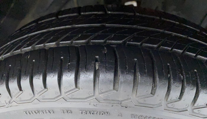 2016 Datsun Go Plus T, CNG, Manual, 53,309 km, Right Front Tyre Tread