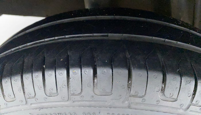 2016 Renault Kwid RXT 0.8, Petrol, Manual, 72,960 km, Right Rear Tyre Tread
