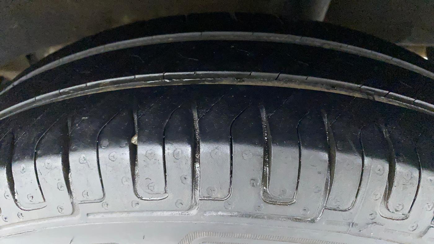 2016 Renault Kwid RXT 0.8, Petrol, Manual, 72,960 km, Left Rear Tyre Tread