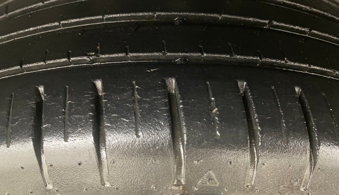 2021 Toyota Glanza G, Petrol, Manual, 37,749 km, Right Front Tyre Tread