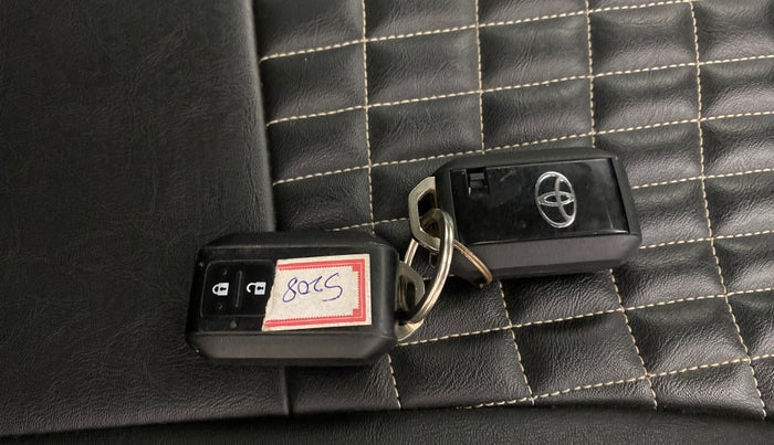 2021 Toyota Glanza G, Petrol, Manual, 37,749 km, Key Close Up