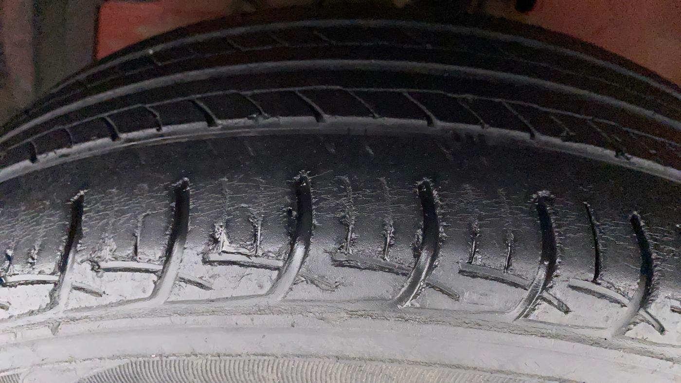 2017 Maruti Swift ZXI, Petrol, Manual, 35,243 km, Left Front Tyre Tread
