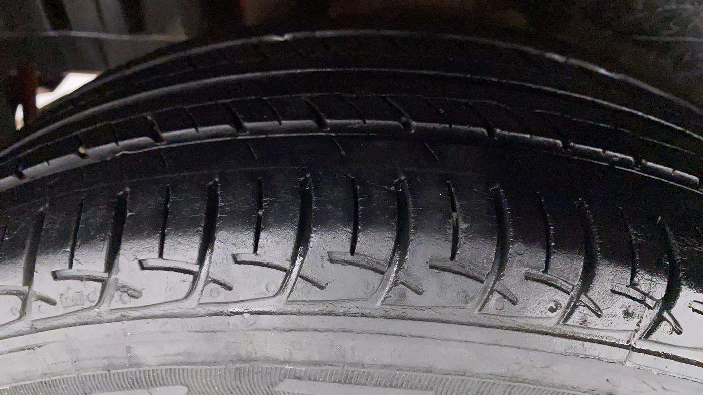 2017 Maruti Swift ZXI, Petrol, Manual, 35,243 km, Right Rear Tyre Tread