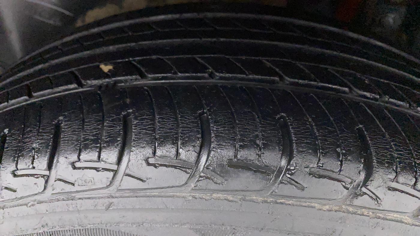 2017 Maruti Swift ZXI, Petrol, Manual, 35,243 km, Left Rear Tyre Tread