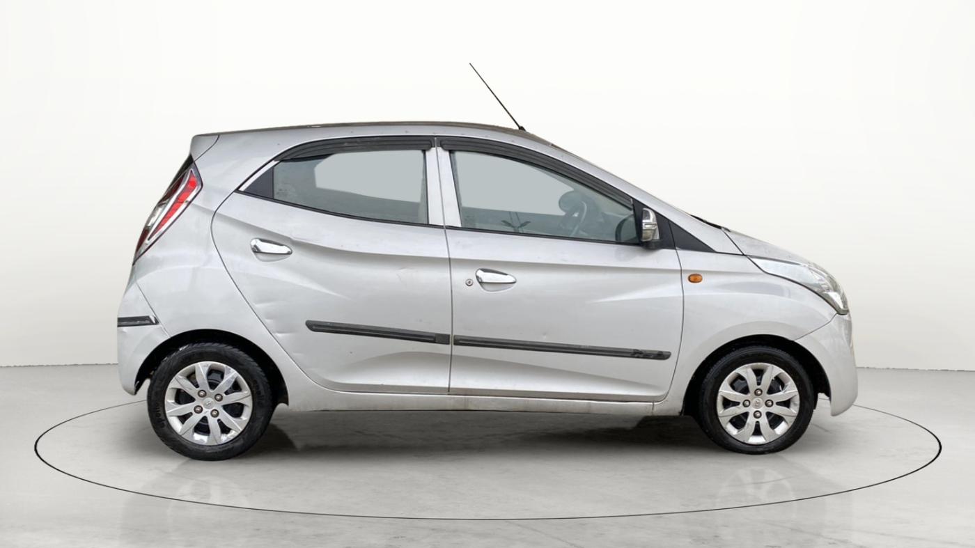 2016 Hyundai Eon MAGNA +, Petrol, Manual, 72,041 km, Right Side View