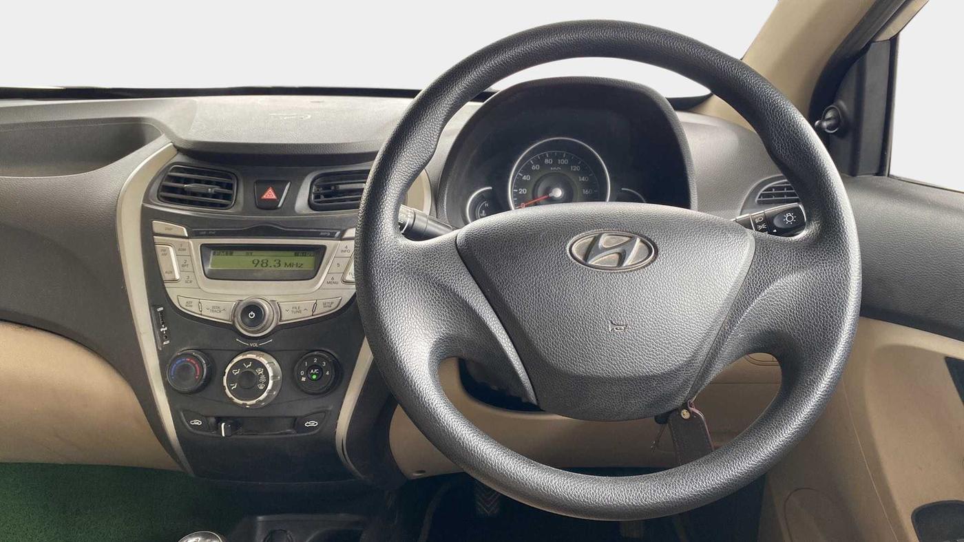 2016 Hyundai Eon MAGNA +, Petrol, Manual, 72,041 km, Steering Wheel Close Up