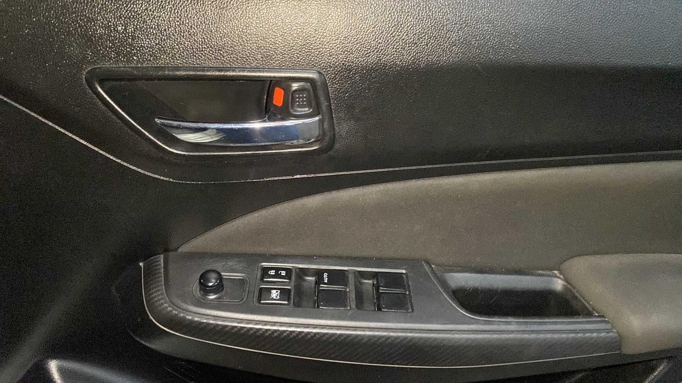 2018 Maruti Swift VXI, Petrol, Manual, 69,553 km, Driver Side Door Panels Control