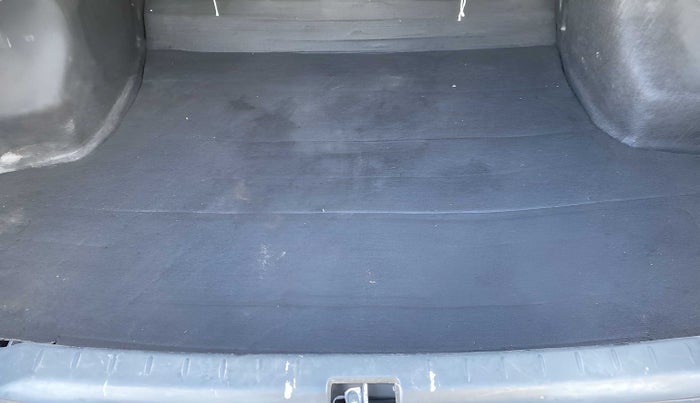2014 Toyota Etios G, Petrol, Manual, 87,859 km, Boot Inside