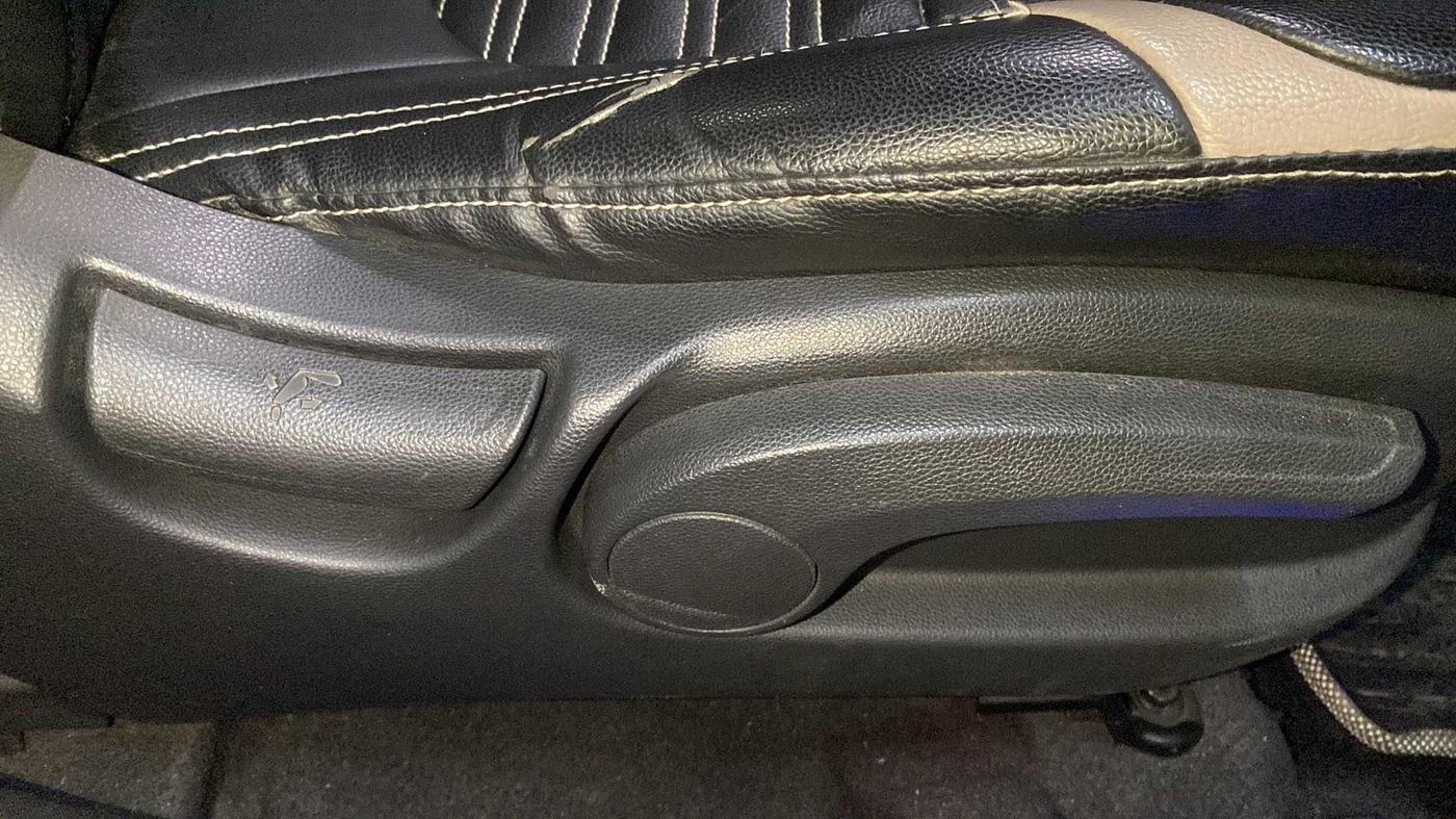 2015 Hyundai Creta S 1.6 PETROL, Petrol, Manual, 57,287 km, Driver Side Adjustment Panel