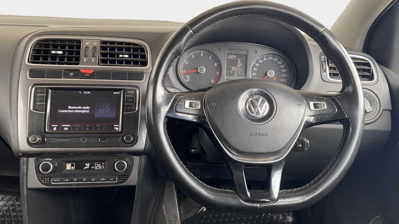 2017 Volkswagen Polo HIGHLINE PLUS 1.2(16 ALLOY, Petrol, Manual, 58,347 km, Steering Wheel Close Up