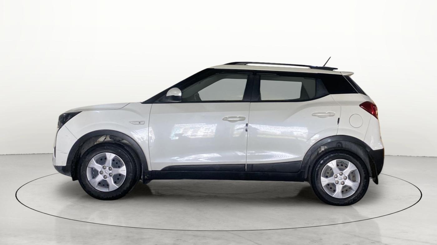 2019 Mahindra XUV300 W6 1.5 DIESEL, Diesel, Manual, 38,035 km, Left Side