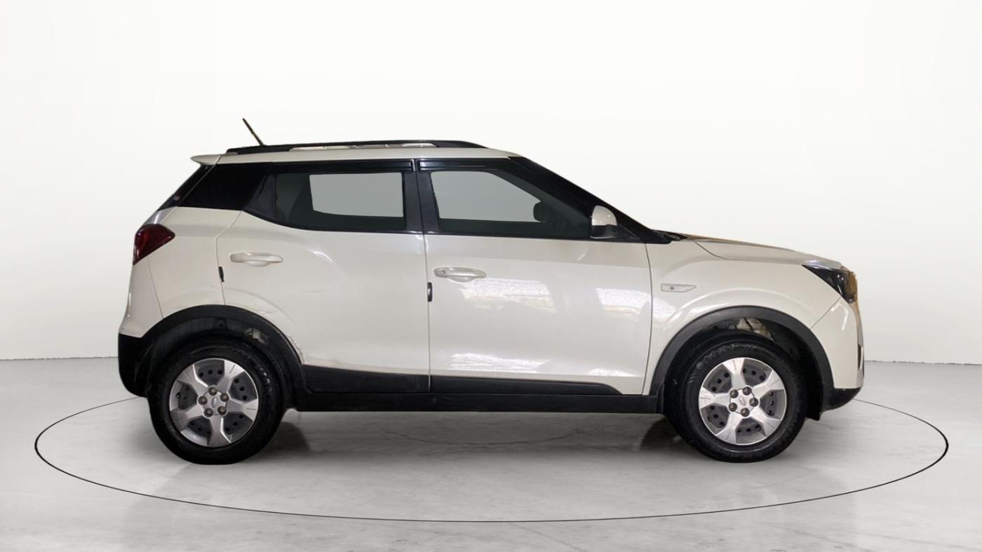 2019 Mahindra XUV300 W6 1.5 DIESEL, Diesel, Manual, 38,035 km, Right Side