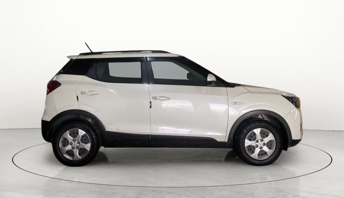 2019 Mahindra XUV300 W6 1.5 DIESEL, Diesel, Manual, 38,035 km, Right Side