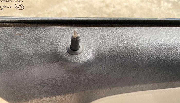 2017 Maruti Alto K10 VXI, Petrol, Manual, 39,259 km, Lock system - Door lock knob has minor damage