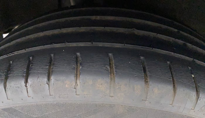 2017 Maruti Baleno ZETA CVT PETROL 1.2, Petrol, Automatic, 70,528 km, Right Rear Tyre Tread
