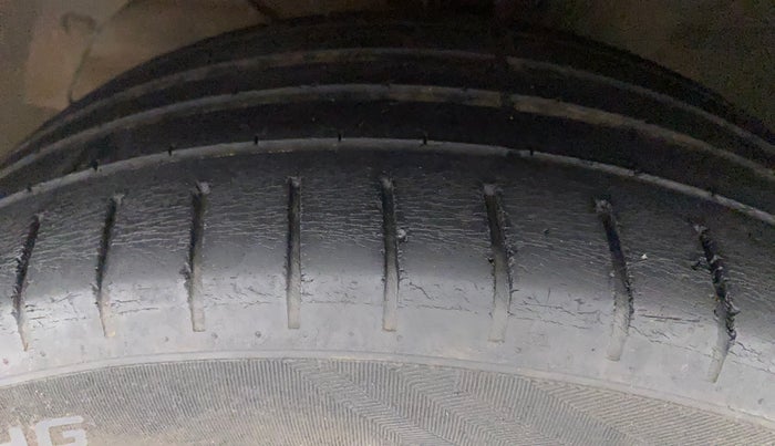 2017 Maruti Baleno ZETA CVT PETROL 1.2, Petrol, Automatic, 70,528 km, Left Front Tyre Tread