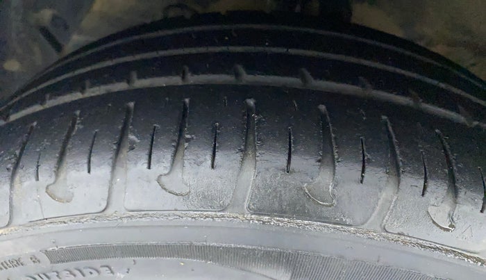 2018 Hyundai Grand i10 MAGNA 1.2 KAPPA VTVT, Petrol, Manual, 33,105 km, Left Front Tyre Tread