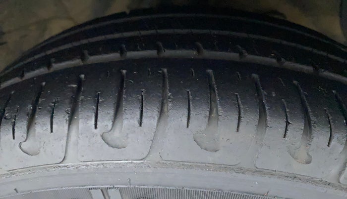 2018 Hyundai Grand i10 MAGNA 1.2 KAPPA VTVT, Petrol, Manual, 33,105 km, Right Front Tyre Tread