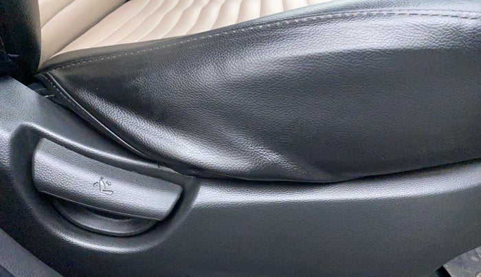 2018 Hyundai Grand i10 MAGNA 1.2 KAPPA VTVT, Petrol, Manual, 33,105 km, Driver Side Adjustment Panel