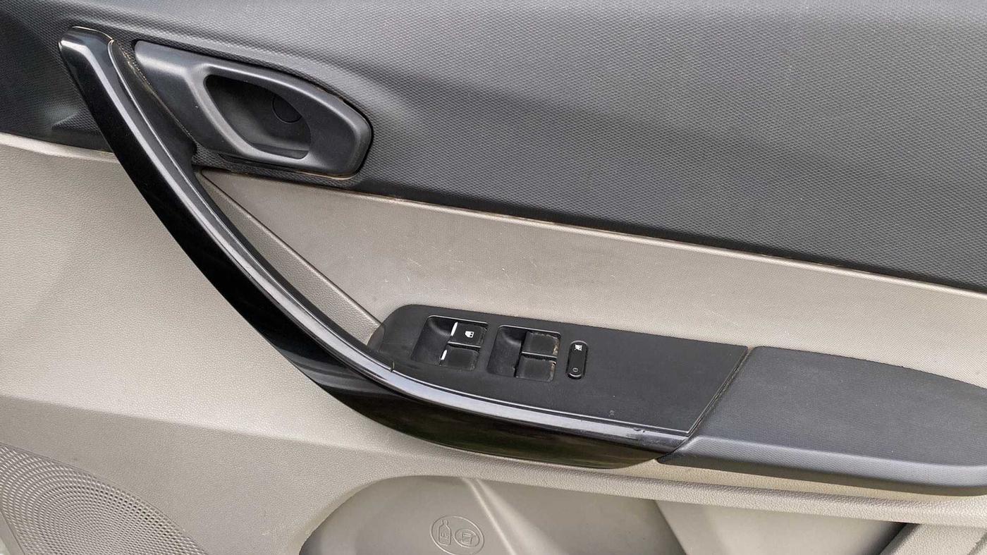 2018 Tata Tiago XT PETROL, Petrol, Manual, 38,331 km, Driver Side Door Panels Control