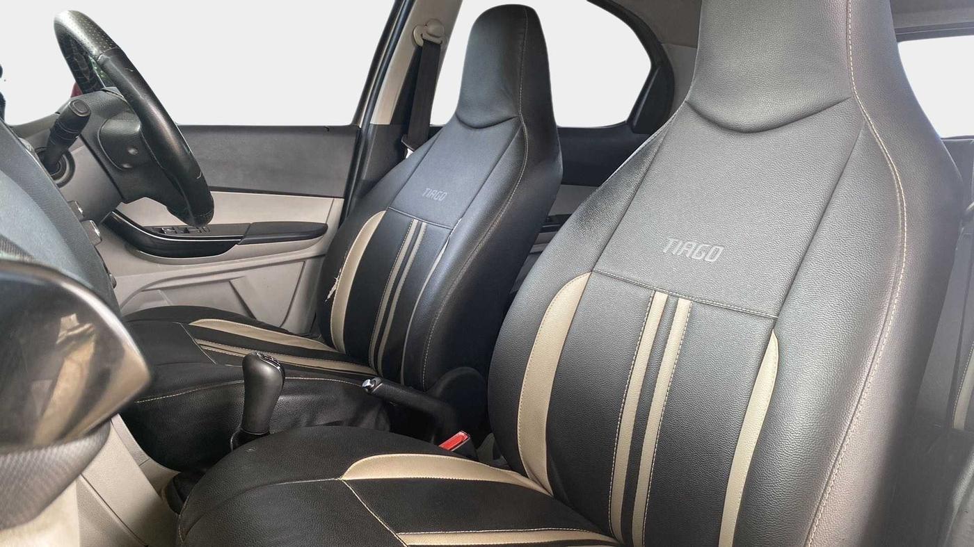 2018 Tata Tiago XT PETROL, Petrol, Manual, 38,331 km, Right Side Front Door Cabin