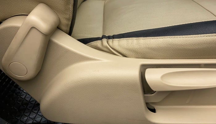 2017 Volkswagen Ameo HIGHLINE PLUS 1.5L AT 16 ALLOY, Diesel, Automatic, 49,028 km, Driver Side Adjustment Panel